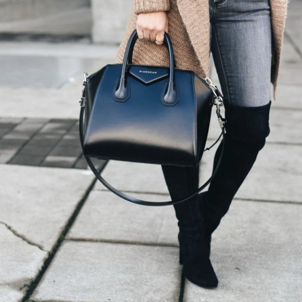 Givenchy Small Antigona black satchel (like new)!